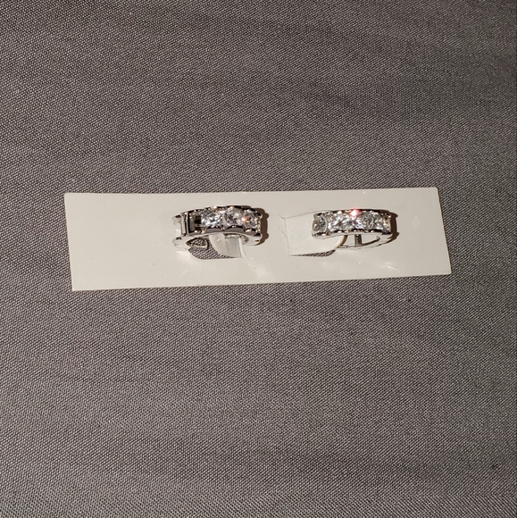 Earrings - Picture 1 of 7